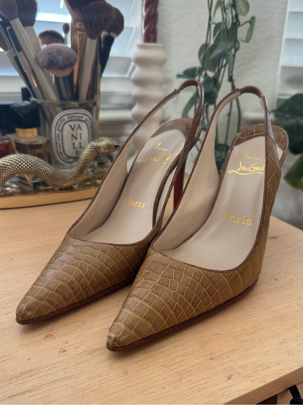 100% Authentic Vintage Christian Louboutin brown croc-embossed slingback pumps